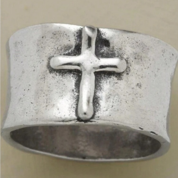 NWT Platinum Plated distressed irregular shape Carved Cross Ring - Picture 2 of 3